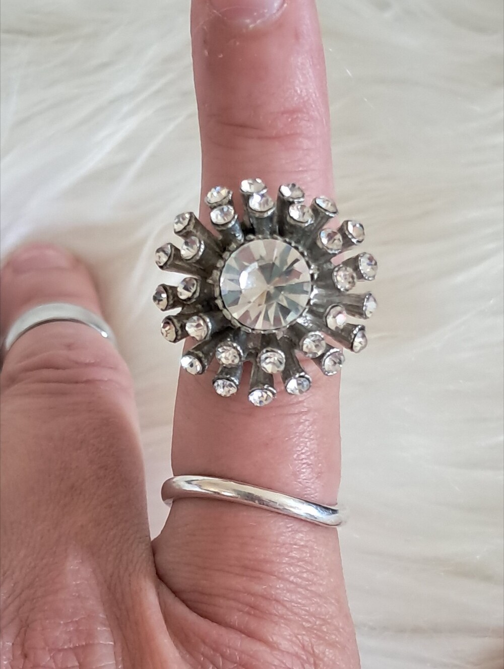 Retro Starburst Rhinestone Ring - Adjustable - Picture 3 of 4
